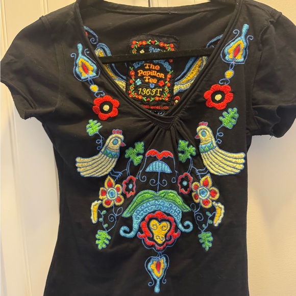 Johnny was Papillon Blanc Black Tee with Colorful Embroidery - Picture 2 of 5